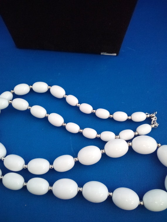 Vintage 1980s Monet white & silver bead necklace. - image 3