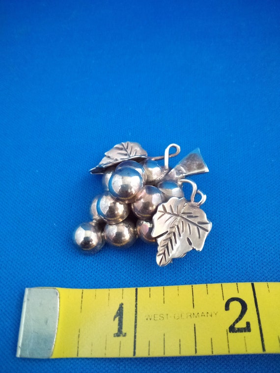 Mexican Silver pin cluster of grapes 925. - image 2