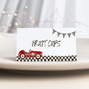 de voiture de course pour tente de restauration | Deux marque-places d'anniversaire rouges rapides modifiables, une étiquette nominative pliée rapide, étiquette imprimable S439