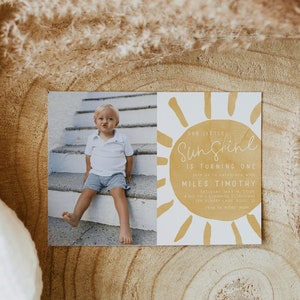 Modelo de convite para o primeiro aniversário Sunshine com foto | Convite editável para o primeiro aniversário da nossa pequena Sunshine S239