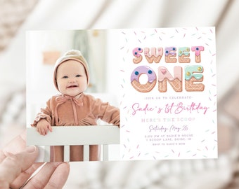 Plantilla de invitación para el primer cumpleaños de Sweet ONE con imagen / Invitación con foto editable para el primer cumpleaños de una heladera / Aquí tienes la primicia S612