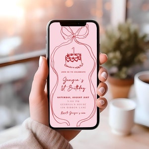 Modello di invito per il primo compleanno con fiocco e testo / Invito elettronico senza carta per la festa del primo compleanno di una bambina con fiocco disegnato a mano rosa Coquette S652