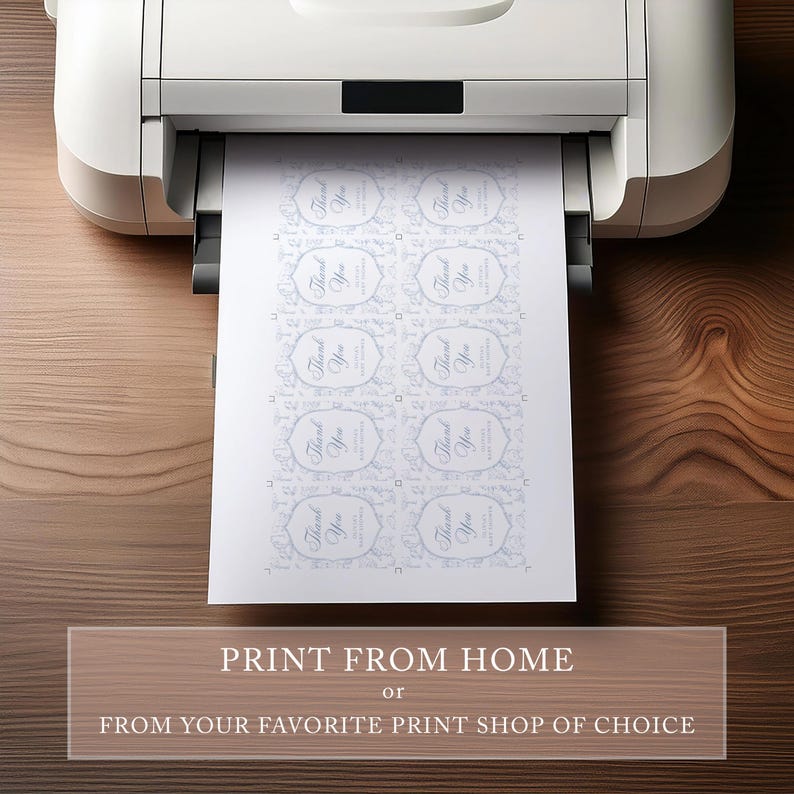 Op de afbeelding: Een witte printer die een vel papier afdrukt met meerdere "Thank You" labels in een decoratief kader. De tekst "PRINT FROM HOME or FROM YOUR FAVORITE PRINT SHOP OF CHOICE" staat onderaan de afbeelding.