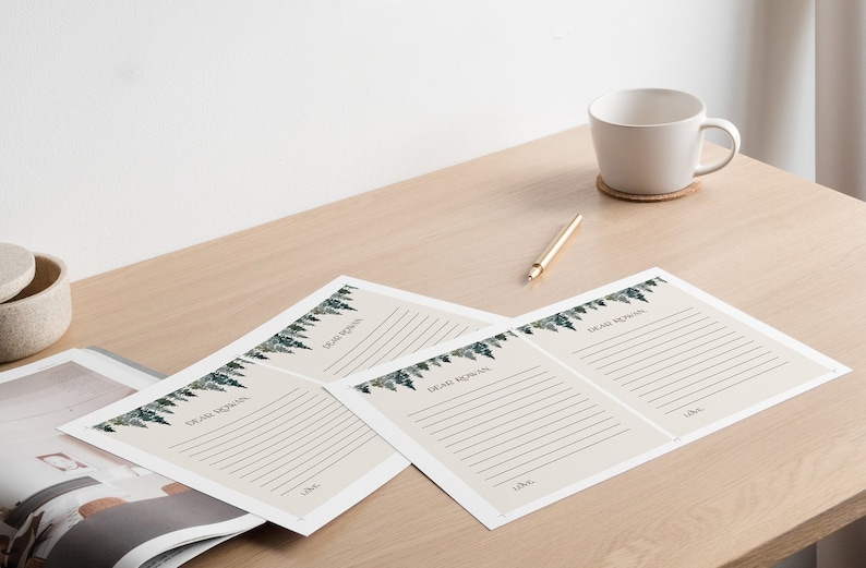 K&ouml;nnte beinhalten: Vier leere Karten mit einem Waldrand-Design. Jede Karte tr&auml;gt den Text "Lieber Weihnachtsmann..." oben und eine Zeile f&uuml;r eine Unterschrift unten.