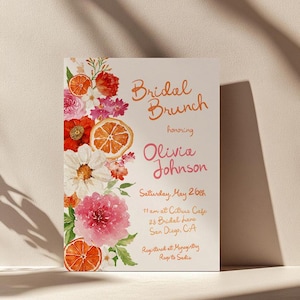 Könnte beinhalten: Eine Aquarell-Blumen-Einladung zum Braut-Brunch mit Orangenscheiben, rosa und weißen Blumen und dem Text "Bridal Brunch zu Ehren von Olivia Johnson Samstag, 26. Mai 11 Uhr im Citrus Cafe 28 Bridal Lane San Diego, CA Registriert bei Myregistry Rip to Sadie"