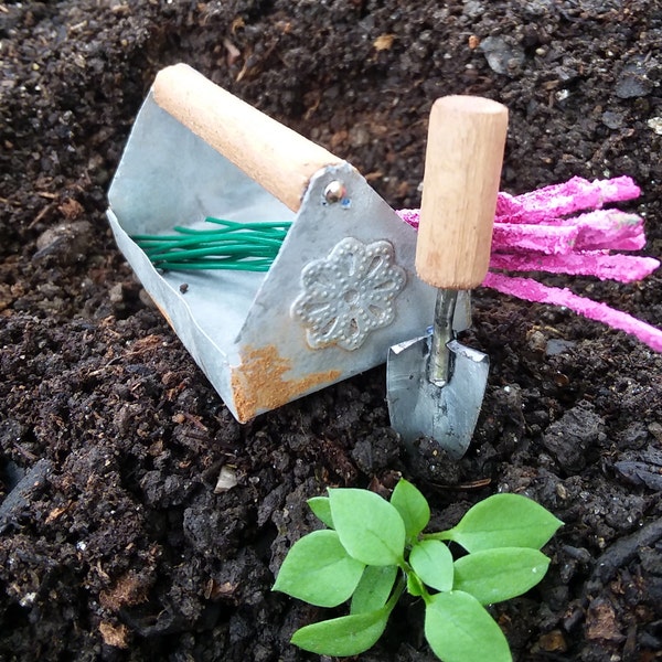 Miniature Garden Caddy, 1:12 Scale Metal Tool Tote, Mini Rustic Garden Toolbox, Mini Galvanized Toolbox, Mini Dollhouse Garden Accessory