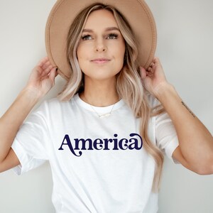 アメリカ svg、7 月 4 日昇華 svg、夏 svg、神よアメリカを祝福してください svg、愛国心 svg、独立記念日 svg、SVG、ママライフ svg