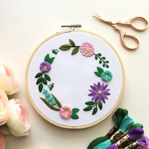 Full Embroidery Kit for Beginners, Modern Hand Embroidery Kit, Easy Floral Embroidery Kit, Craft Kit, DIY Hoop Art Kit, Pre Printed Fabric