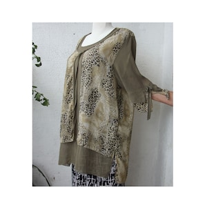 Loose OVERSIZED Green olive Animal print Women&#39;s Blouse tunic Top, 90s 3/4 sleeves silk viscose Blouse Top, Tie green Top XL size