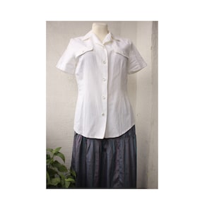 WHITE Women&#39;s Blouse with short sleeves, 90s Vintage white buttoned VISCOSE Blouse, White fitted collared blouse, White Sportswear Blouse M