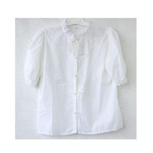70s WHITE Blouse with frill and short puff sleeves, White Women&#39;s button down England embroidered Lace and pleats blouse, White Top XL -XXL