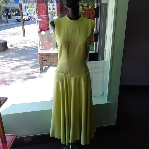1930s or Early 1940s Green Linen Day Dress (W - 26