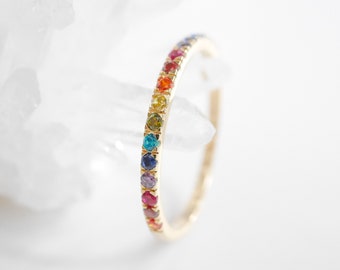 Anillo arco iris, banda de eternidad, anillo de oro, anillo minimalista, anillo colorido, arco iris, anillo de banda, joyería arco iris, anillo de eternidad