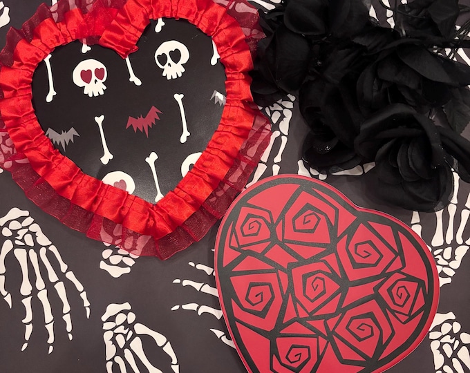 Featured listing image: Small Valentine's Day Spooky Heart Boxes