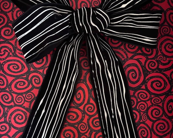 Large Haunted Holiday Mansion Bows