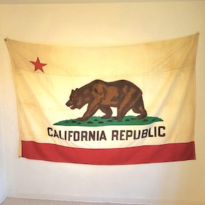 カリフォルニア州旗　ビンテージ il_fullxfull.6824492636_f9os.jpg