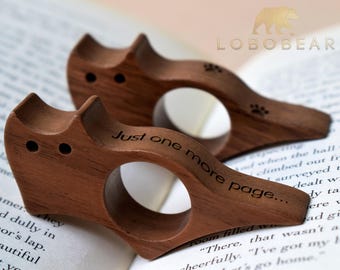 Lazy Cat Wooden Thumb Page Holder-Walnut Wooden Bookmarks-bague de lecture-Page Spreader-Reading Assistant-Personalized Gift for Book Lovers