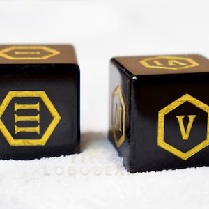 Dadi D6 in pietra preziosa di ossidiana - D6 da 16 mm - Numeri romani D6 - Dungeons and Dragons D6 - D6 incisi per giochi di ruolo / giochi da tavolo / NON tirare insieme