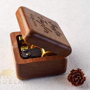 Wood Color Sewing Clockwork Music Box Vintage Mini For Table Decoration