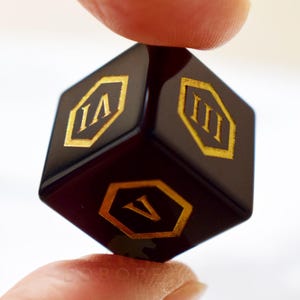 Numeri romani da 16 mm D6 - Dadi D6 in pietra preziosa ossidiana nera - Dungeons and Dragons D6 - D6 incisi per giochi di ruolo / giochi da tavolo / NON tirare insieme