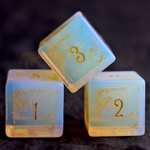 Pierre de quartz rose D6 dés-thème floral jardin-chiffres dorés-police fantaisie Opalite