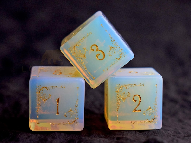 Pierre de quartz rose D6 dés-thème floral jardin-chiffres dorés-police fantaisie Opalite