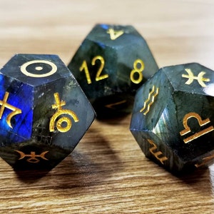 Kostki do gry Astro z kamieniem szlachetnym Labradorite - Kostki do wróżenia - Kostki astrologiczne - Kostki do gry Astrodice - Gra w kości do odczytów astrologicznych - Wróżenie - Magia nordycka - Czary