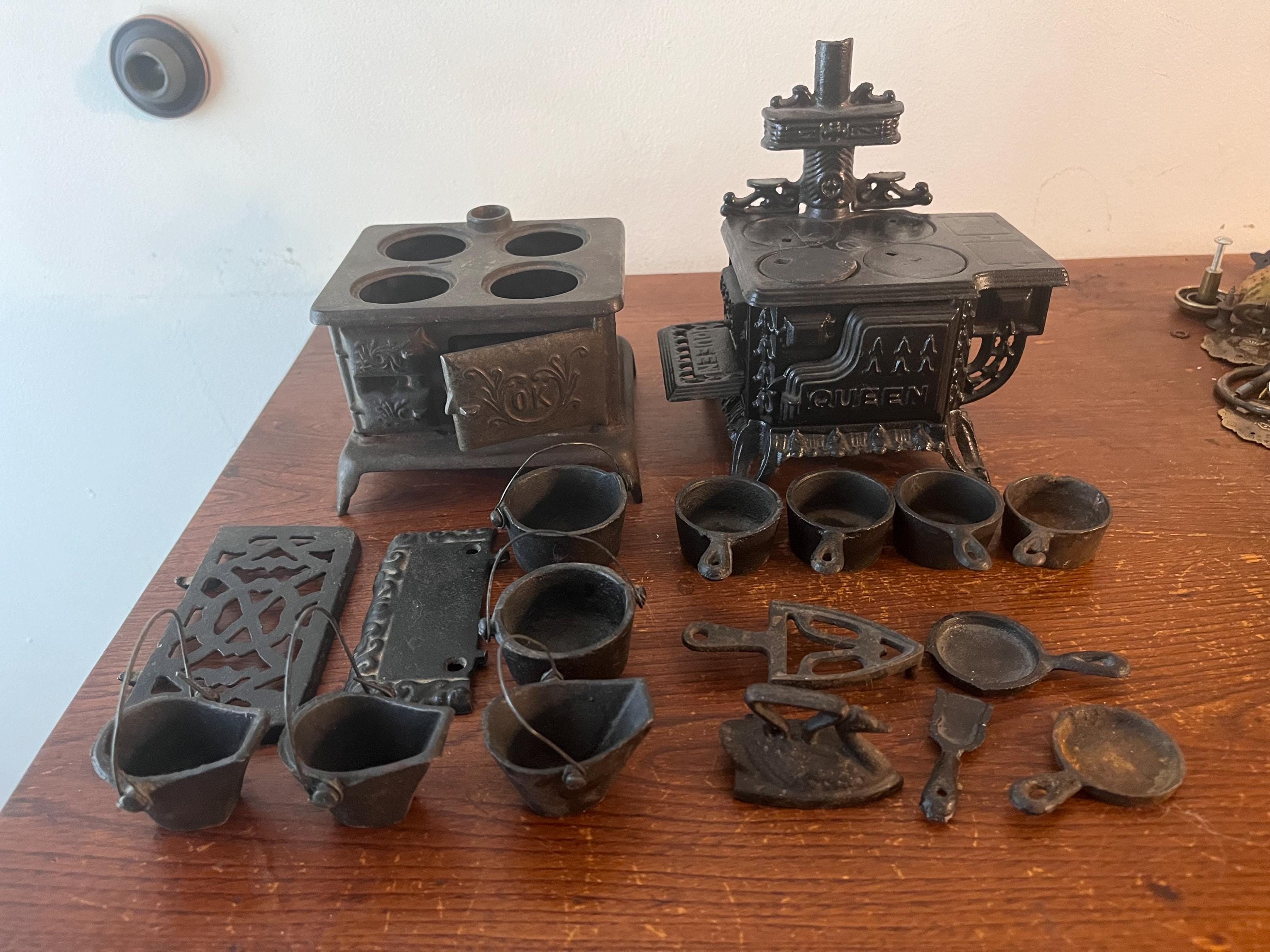 Antique Vintage Cast Iron Miniature Salesman Sample Stove
