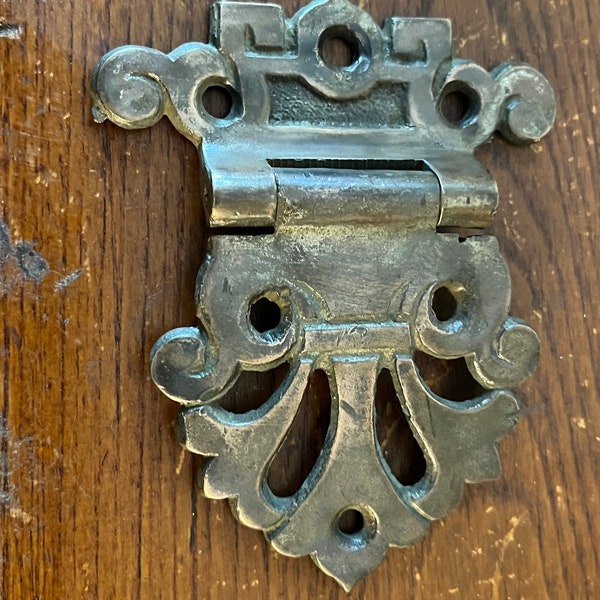 Antique vintage brass g.r. brass company fancy victorian door hinge