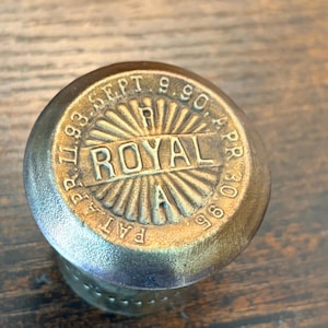 Antique vintage royal 1895 oil lamp burner flame spreader light part