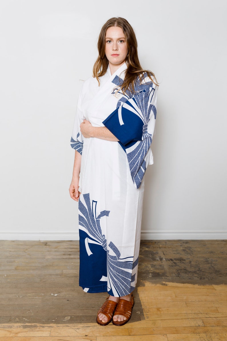 White Cotton Kimono w Navy Patterns Vintage Japanese Yukata Altered Vintage Light Duster House Coat Robe