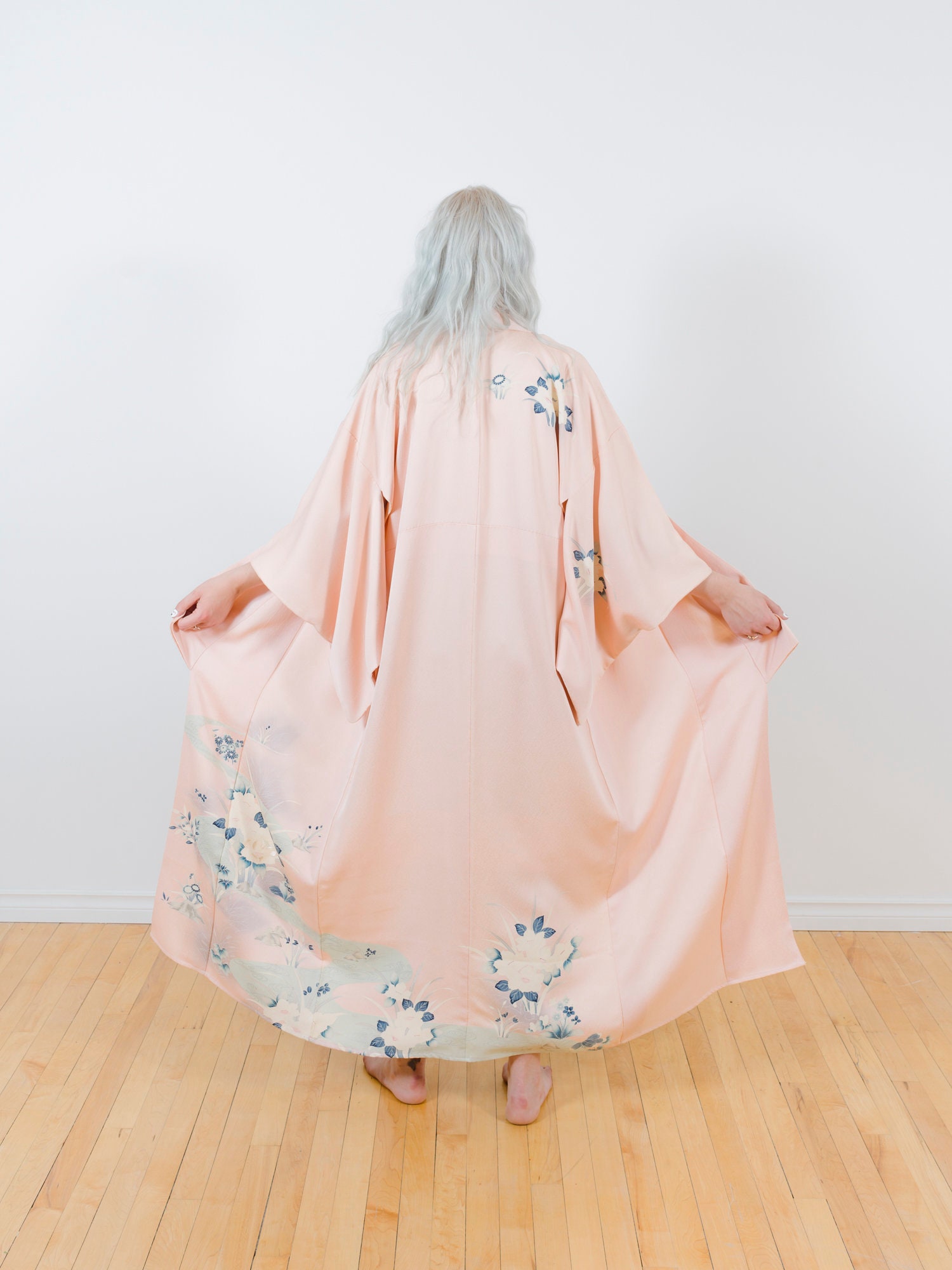 Light Pink Kimono Duster w/ Flowers // Altered & Reworked Vintage
