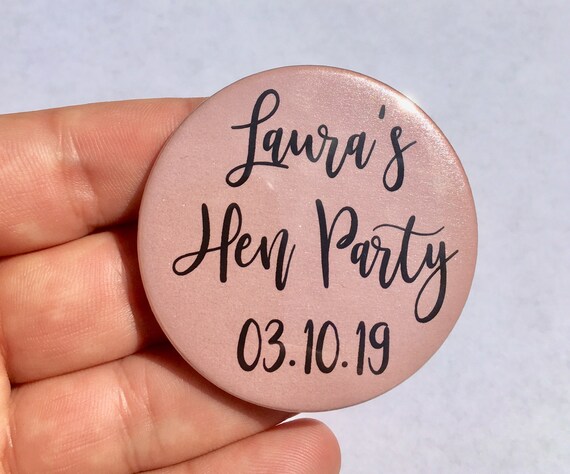 58mm name White//Pink Personalised Hen Party Pin Badges venue /& title date