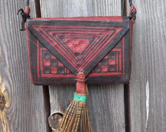 Vintage punzierte Umhängetasche aus Leder: 80er Jahre Boho Handtasche