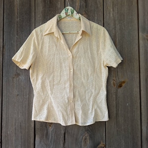 Blusa de algodón bordada de los años 80: Camisa vintage amarilla clara