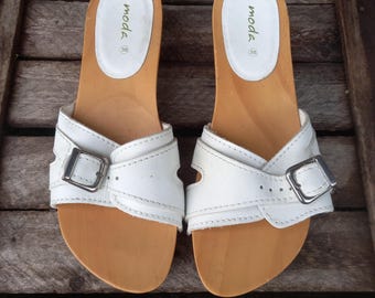 90s White Leather Clogs: Vintage Wooden Platform Mules - Size 38