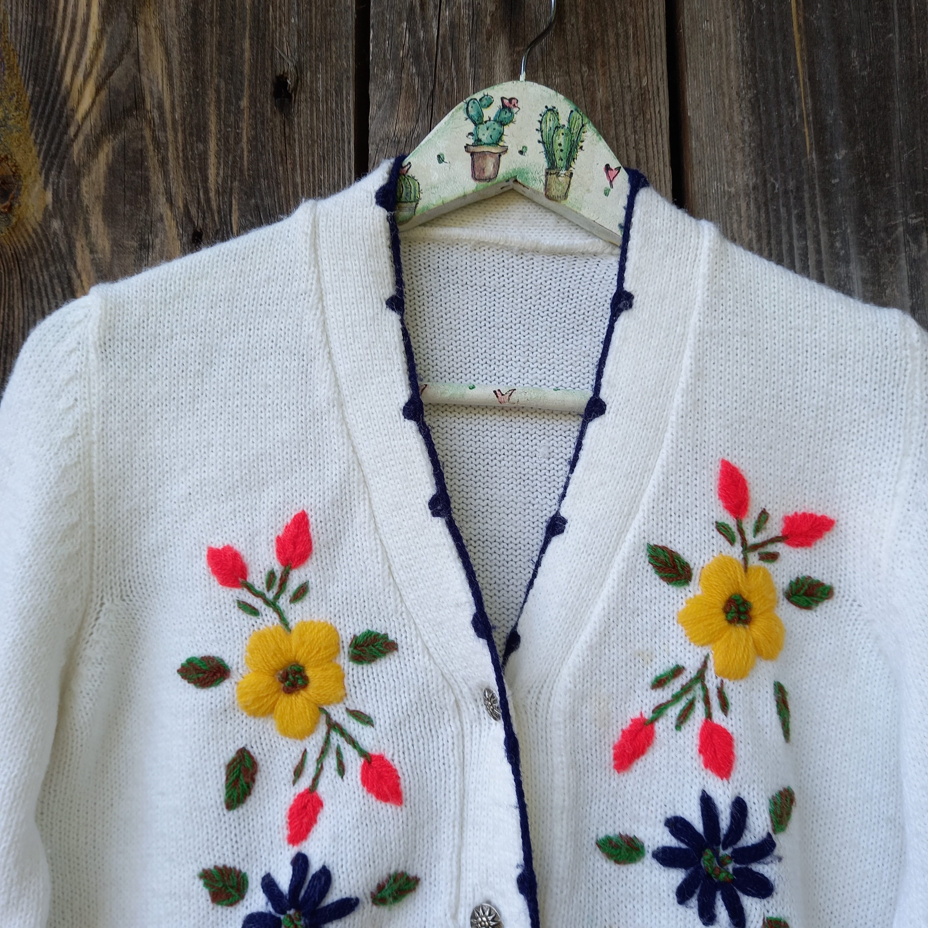 70s Vintage Embroidered Floral Cardigan: Ivory Knit Sweater Small