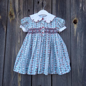 80年代の面白い女の子のドレス、80年代のヴィンテージパーティードレス、子供服、子供用サイズ92 2T 18 M 24 M 2歳フィエスタカラフルな花柄ドレス