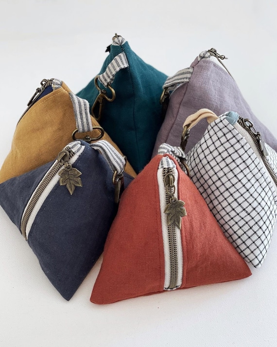 Triangle coin zipper pouch, zero waste gift idea, keychain pouch, small zipper bag, linen zipper pouch, stocking stuffer idea for her