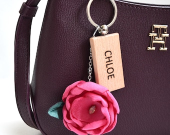 Llavero personalizado con etiqueta de madera grabada | Llavero con nombre personalizado | Accesorio hecho a mano | Regalo para ella | Regalo personalizado único