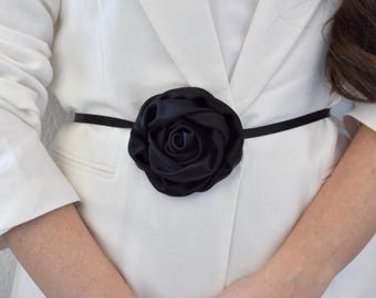 Cinturón negro con flores, cinturón floral de seda, accesorio llamativo para vestidos, atuendo elegante de noche, cinturón de moda minimalista, regalo para mujer