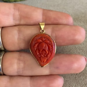 Vintage 18K Gold Carved Red Coral Rose Cameo teardrop pendant 750 solid gold