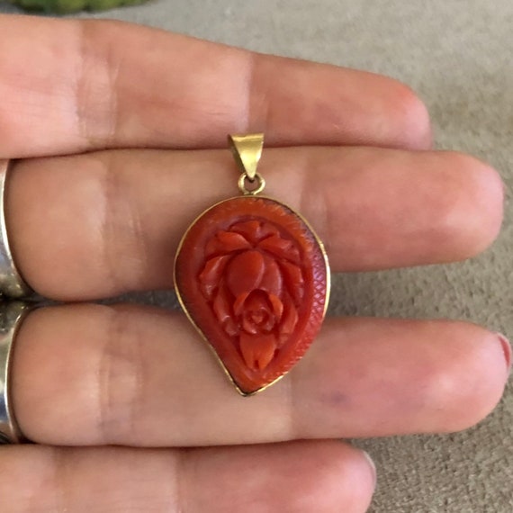 Vintage 18K Gold Carved Red Coral Rose Cameo tear… - image 1