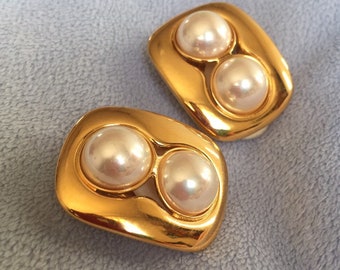 Vintage 1991 Collection Gucci Clip on Double pearl Gemini earrings Made in Italy