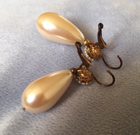 Vintage Faux Pearl Drop Earrings - image 2