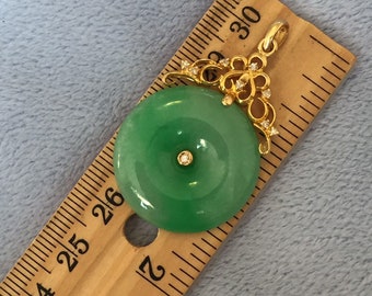 Vintage 18K solid gold 750 Outstanding Apple Green translucent Jade Diamonds Pendant