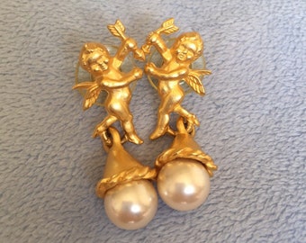 Orecchini vintage Jim Shore Cherub Angel Putti in oro opaco con coni di perle