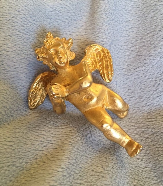 Distressed Matte Gold 3D Cherub Angel Putti Pin L… - image 1