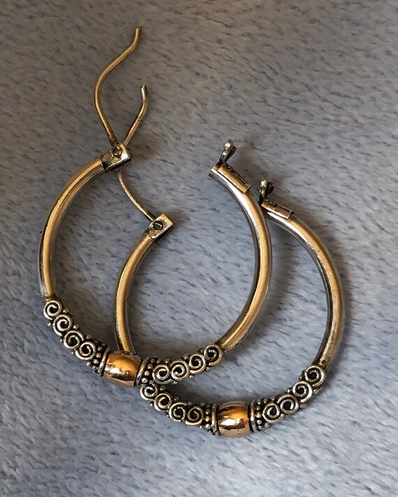 Etruscan marked 18K Gold 925 Sterling Hoop earrin… - image 5