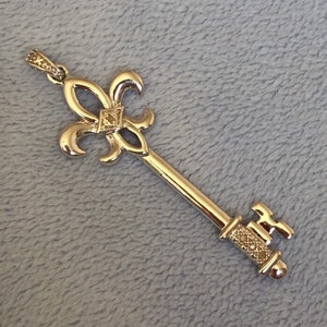Vintage Sterling silver Fleur de lis, skeleton Diamond Key Pendent for Necklace